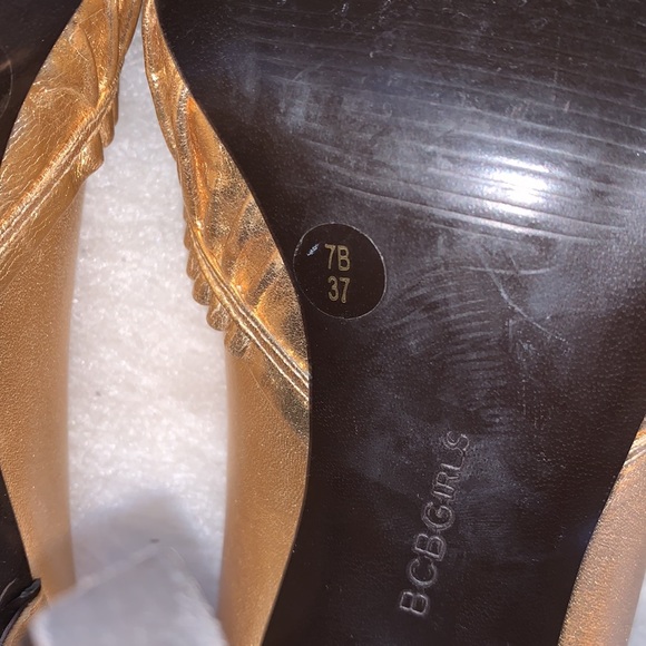 BCBGIRLS Gold Tone Pumps Heels Bow and Ruched Front Pointy Toe Leather - Picture 9 of 10